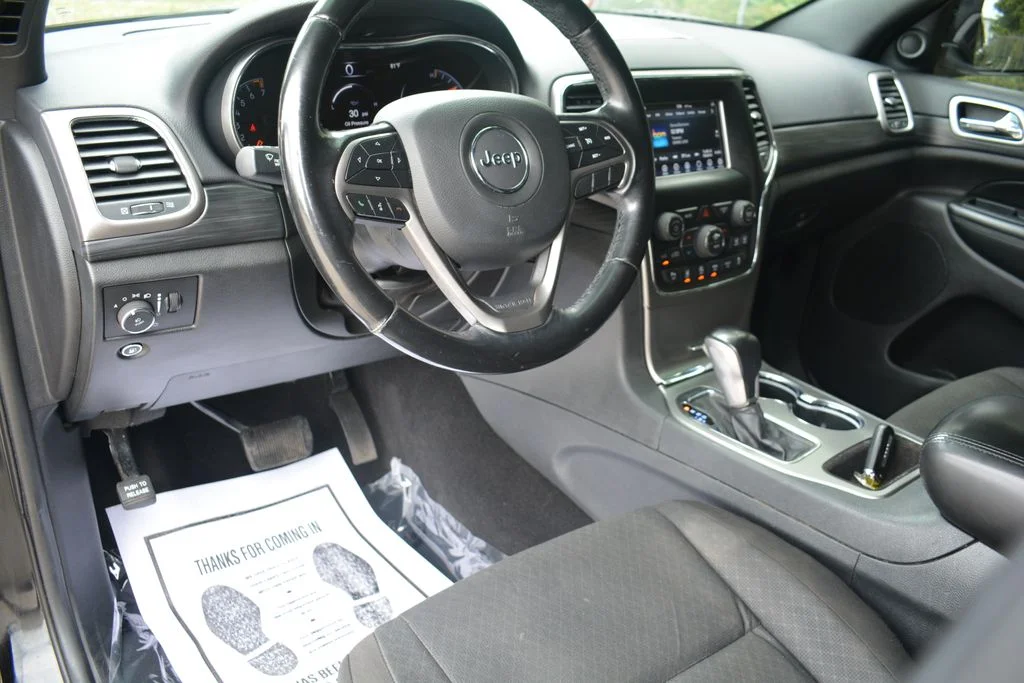 Used 2020 Black Jeep Laredo E image 10