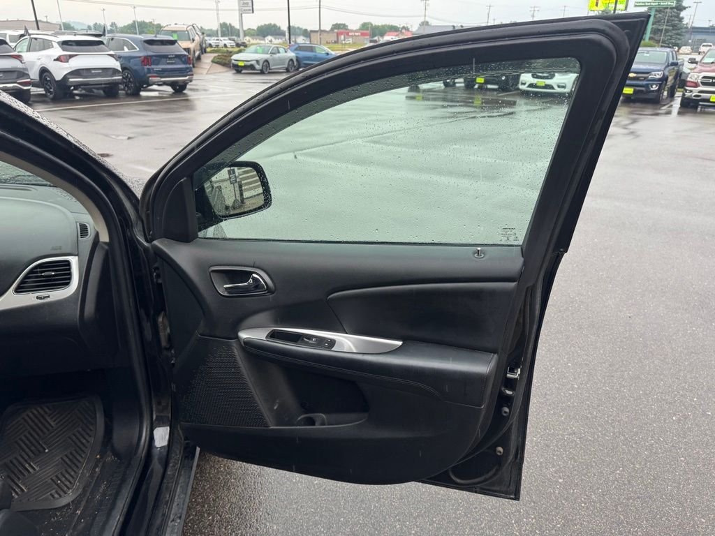Used 2016 Black Dodge SXT image 22