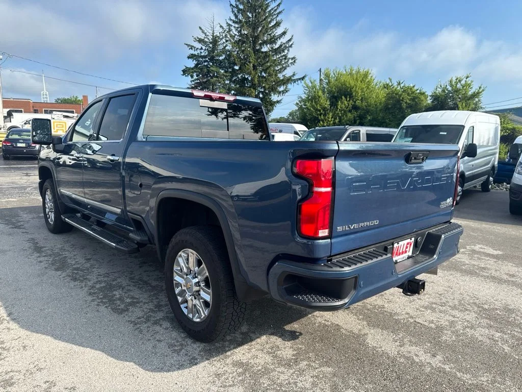 Used 2026 Blue Chevrolet High Country image 5