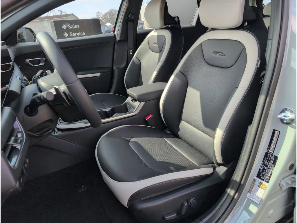 2026 Kia K4 GT-Line Turbo - Photo 10