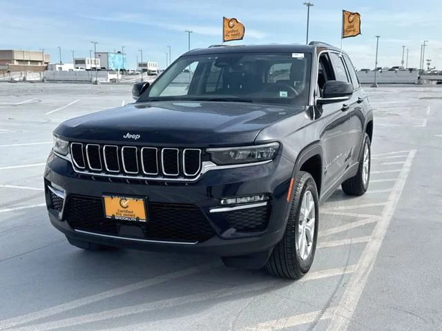 Used 2023 Blue Jeep Limited image 3