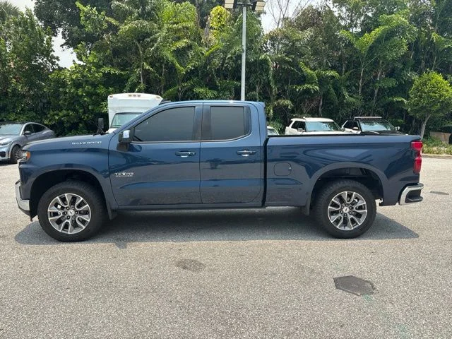 Used 2019 Blue Chevrolet LT image 4