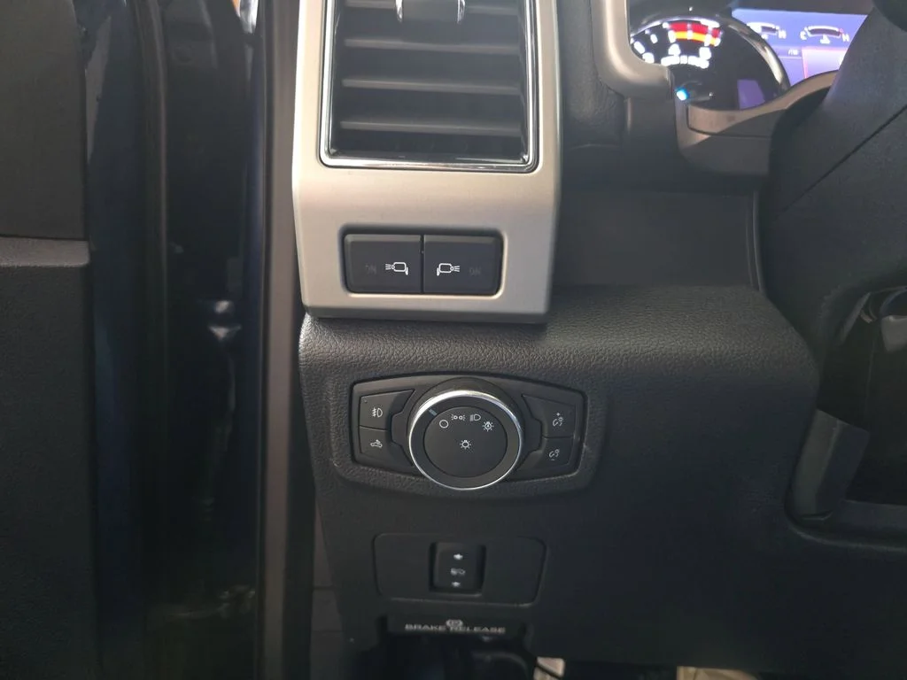 Used 2020 Blue Ford Lariat image 26