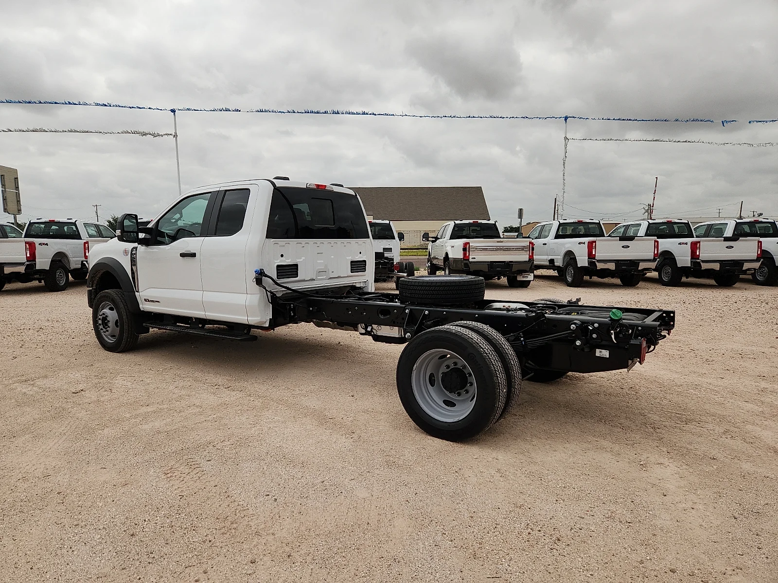New 2026 Oxford White Ford XL image 4