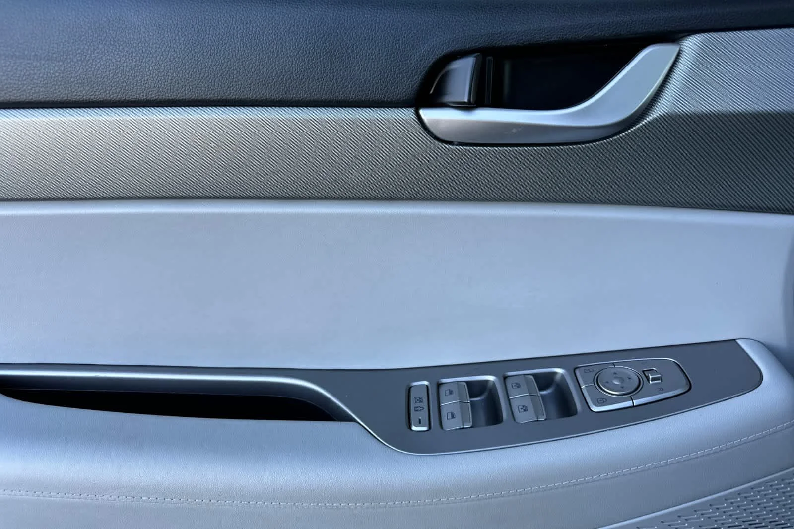 Certified Used 2025 Hyper White Hyundai SEL image 12