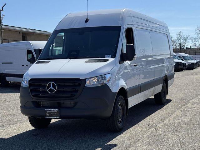 New 2026 Arctic White Mercedes-Benz Cargo 170 WB image 7