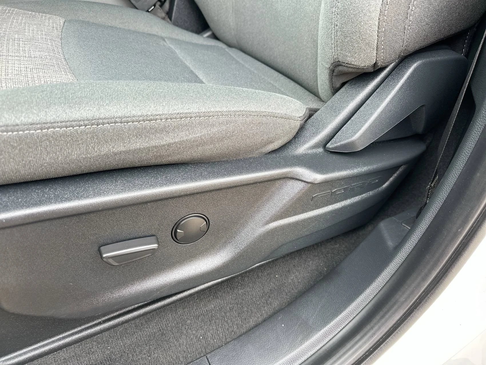 Used 2025 Oxford White Ford XLT image 12