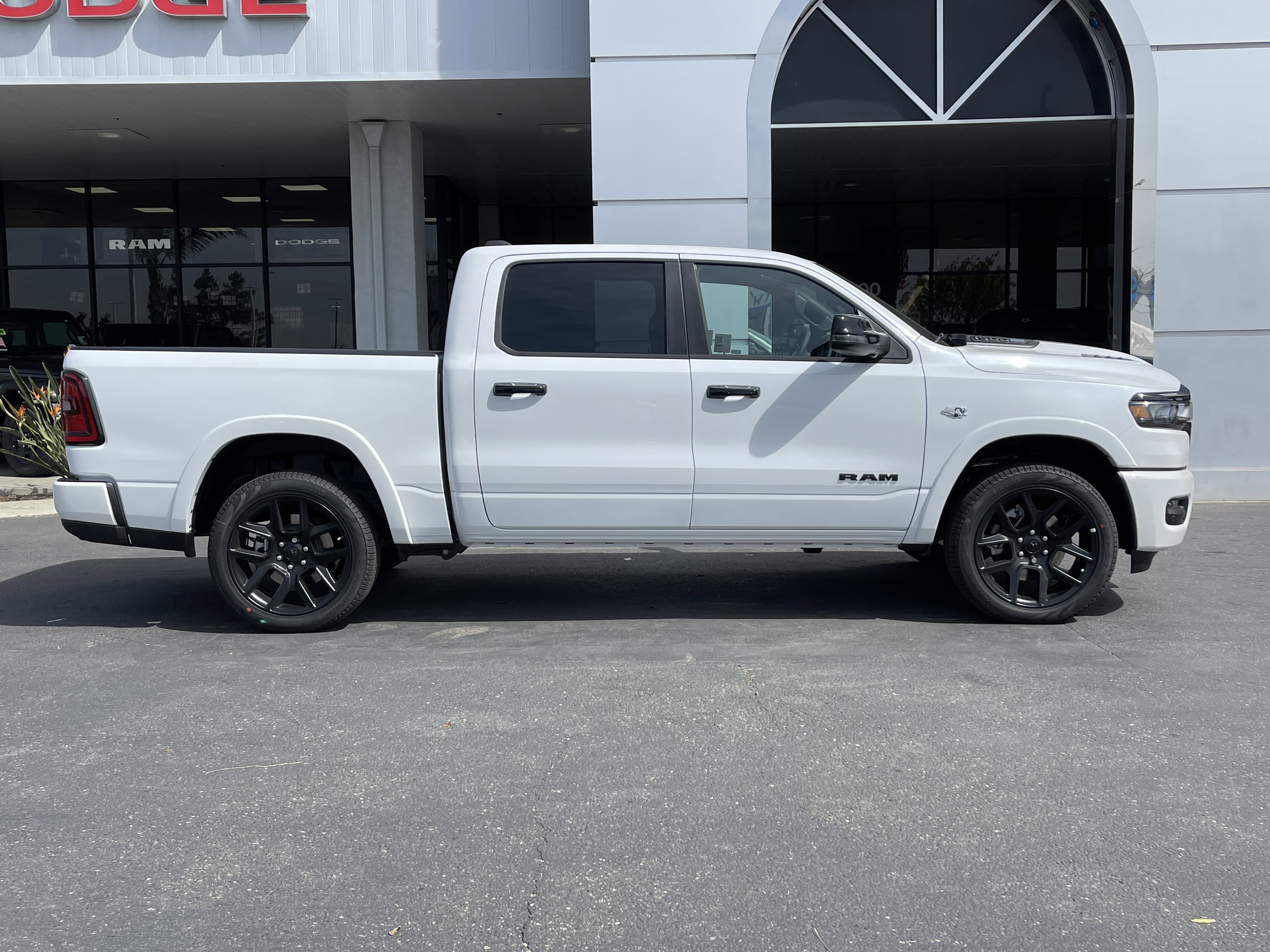 New 2026 Ivory White Tri-Coat Pearl-Coat Exterior Paint RAM Laramie image 8