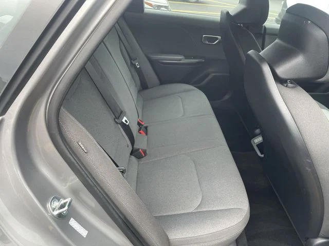 2025 Kia K4 LXS - Photo 37