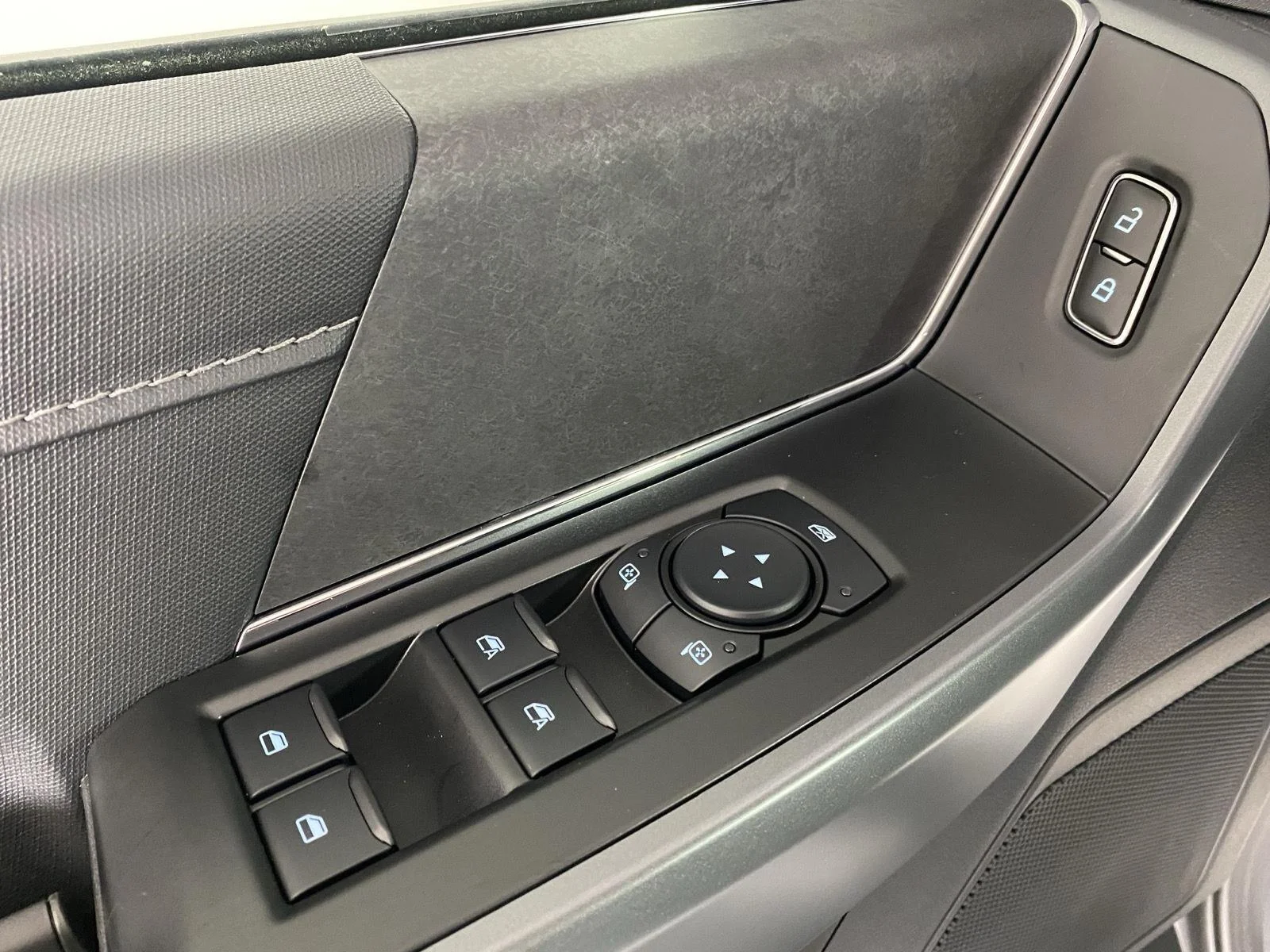 New 2026 Silver Metallic Ford XLT image 21