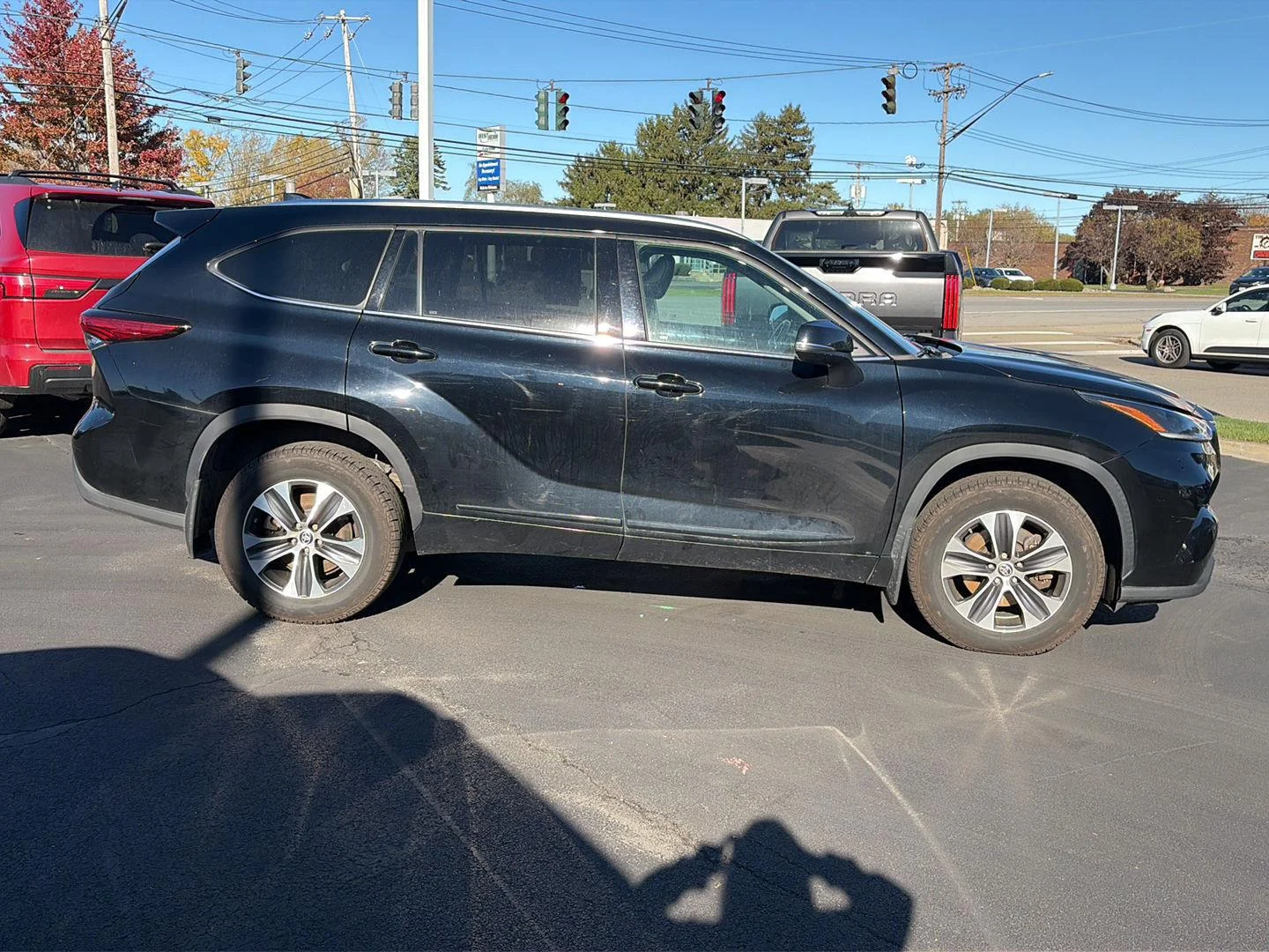 Used 2021 Midnight Black Metallic Toyota XLE image 2