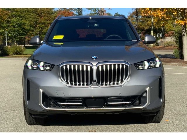 Used 2026 Skyscraper Grey Metallic BMW xDrive40i image 3