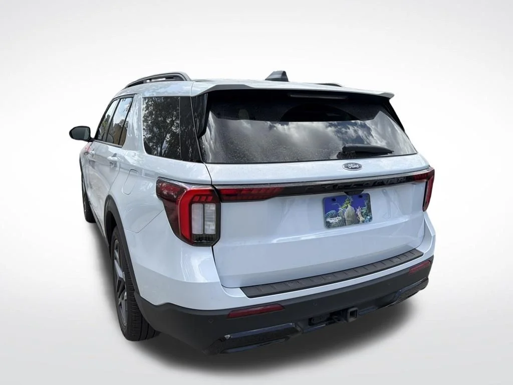 Used 2026 White Metallic Ford ST-Line image 6