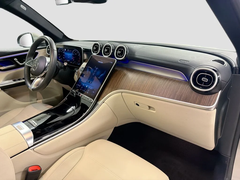 Used 2024 Silver Mercedes-Benz GLC 300 image 31
