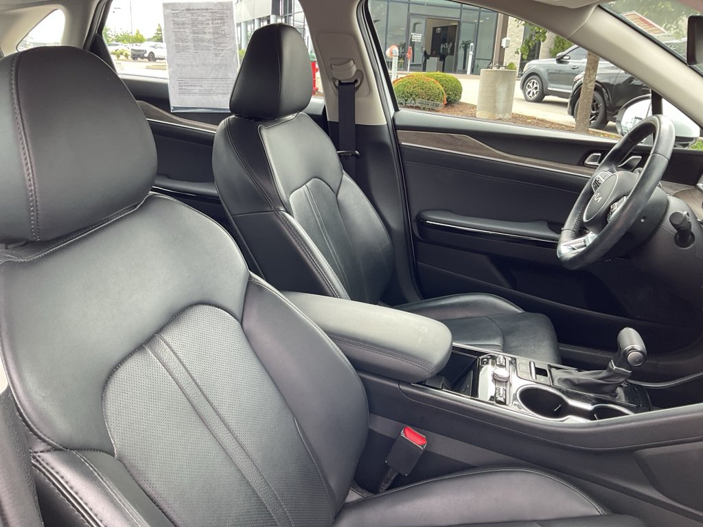 Certified Used 2024 Glacial White Pearl Kia EX image 12
