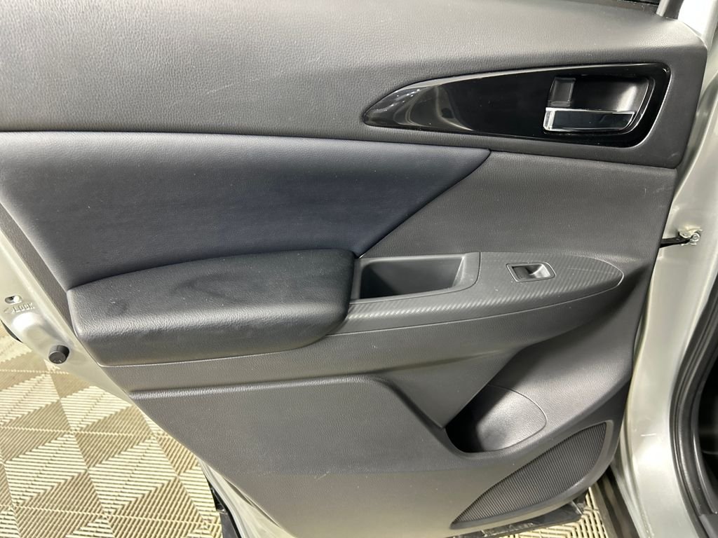 Used 2025 Silver Mitsubishi SE image 15