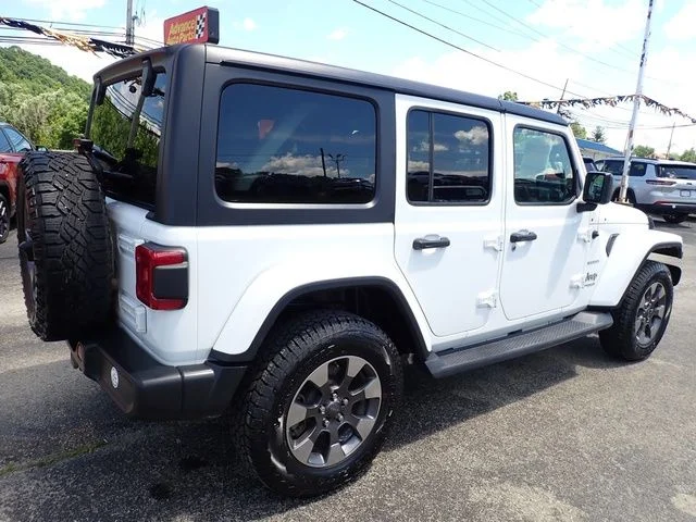Used 2018 White Jeep Unlimited Sahara image 9