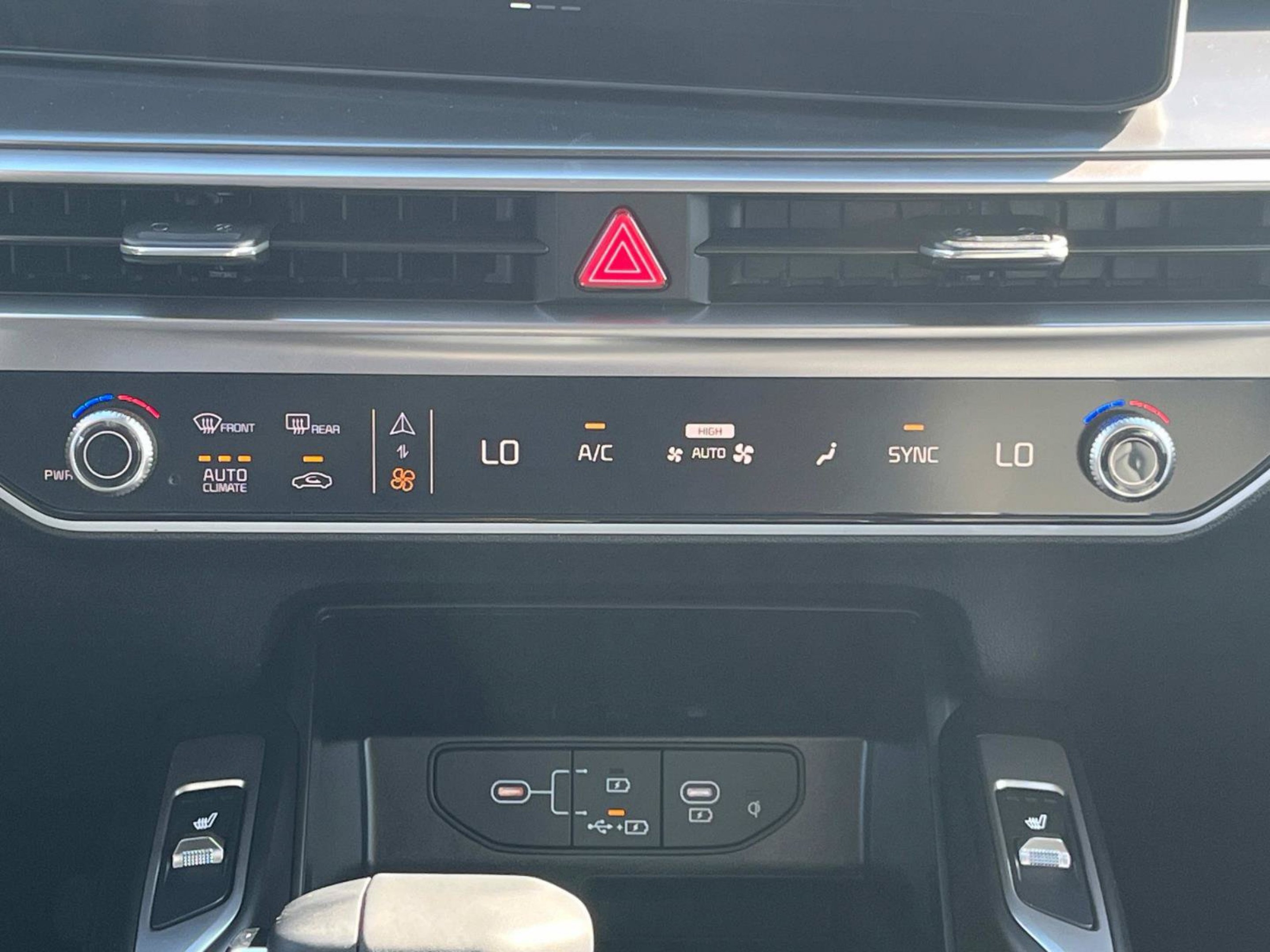 2025 Kia Sorento S - Photo 12
