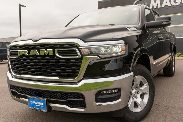 New 2027 Diamond Black Crystal Pearl-Coat Exterior Paint RAM Big Horn/Lone Star image 1