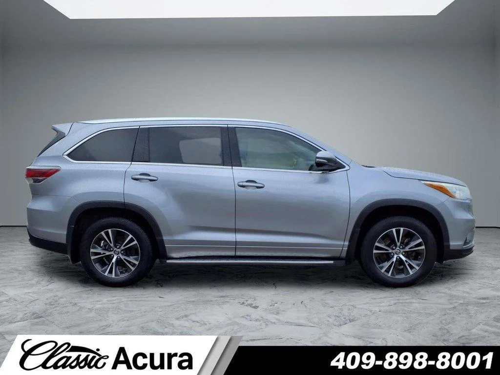 Used 2016 Silver Sky Metallic Toyota FWD 4dr V6 XLE (Natl) image 8