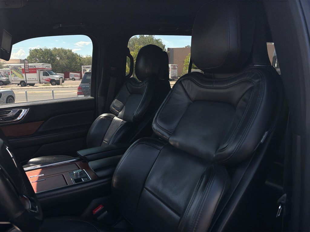 Used 2020 Infinite Black Lincoln Reserve image 6
