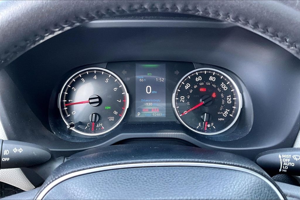 Used 2021 Silver Toyota XLE Premium image 15