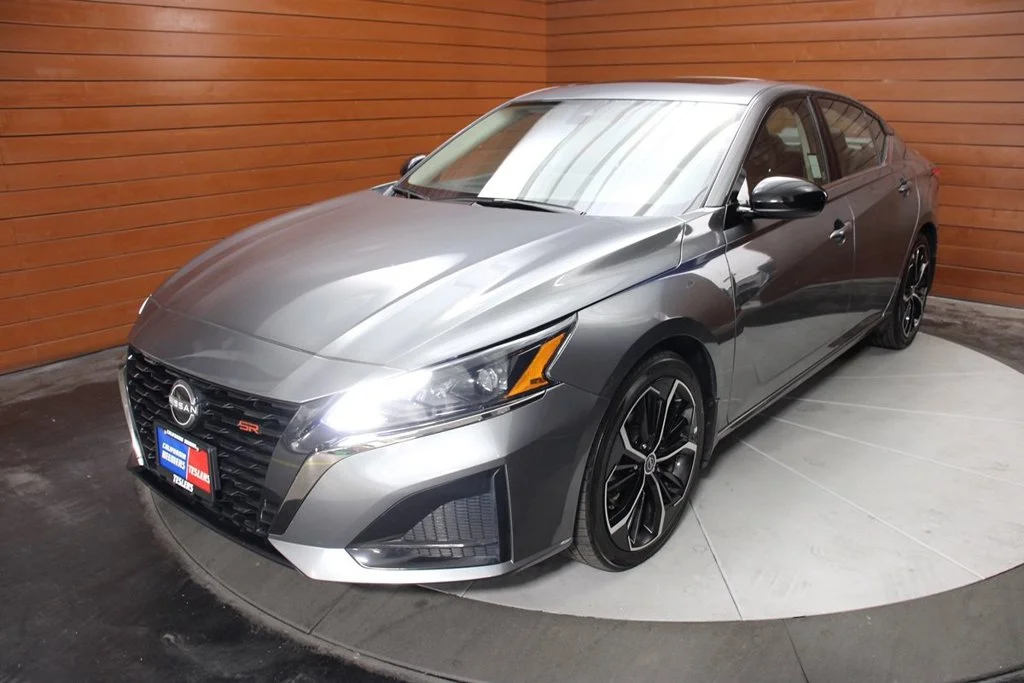 Used 2023 Gun Metallic Nissan 2.5 SR image 2