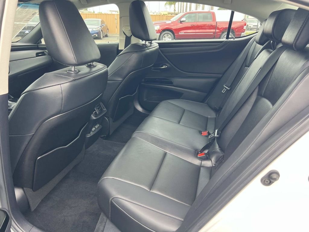Used 2023 White Lexus 350 image 22