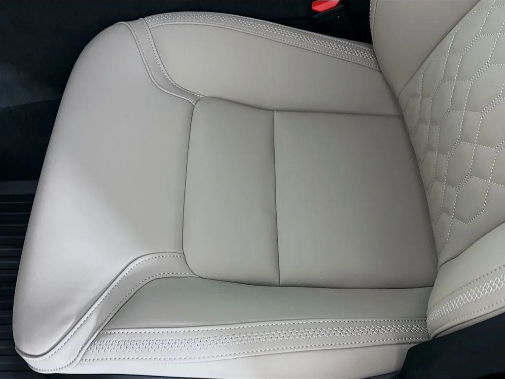 New 2026 Crystal White Volvo T8 Plus image 18