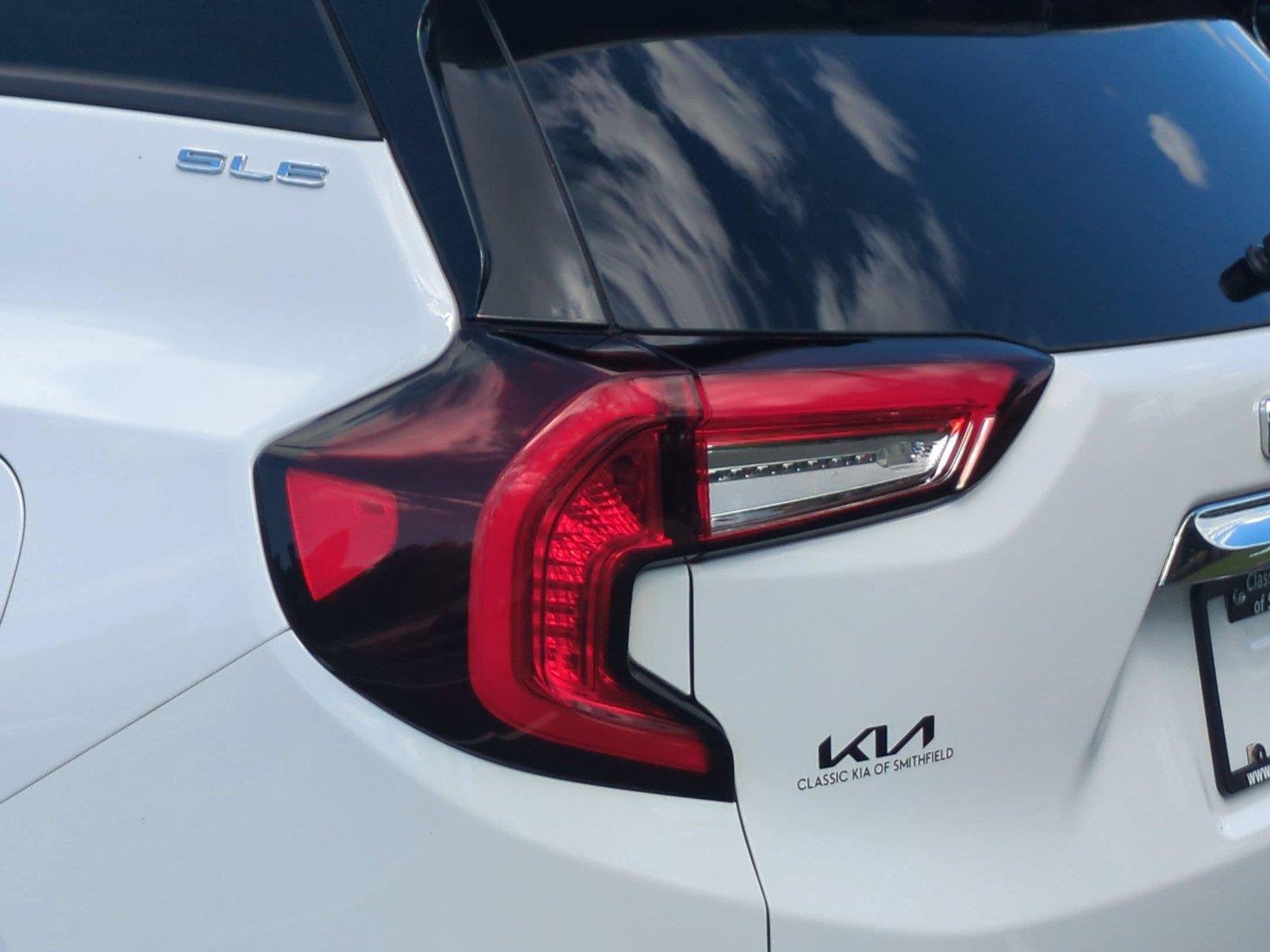 Used 2022 Summit White GMC SLE image 11