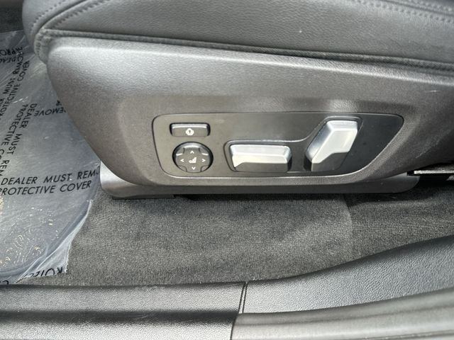 Used 2021 Black BMW sDrive30i image 12