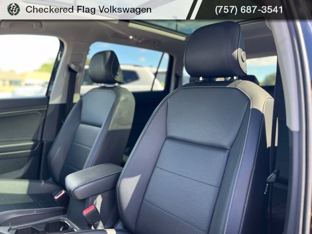 Used 2021 Deep Black Pearl Volkswagen 2.0T SE With 3rd Row image 21