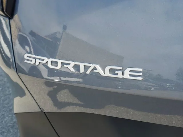 2025 Kia Sportage EX - Photo 6