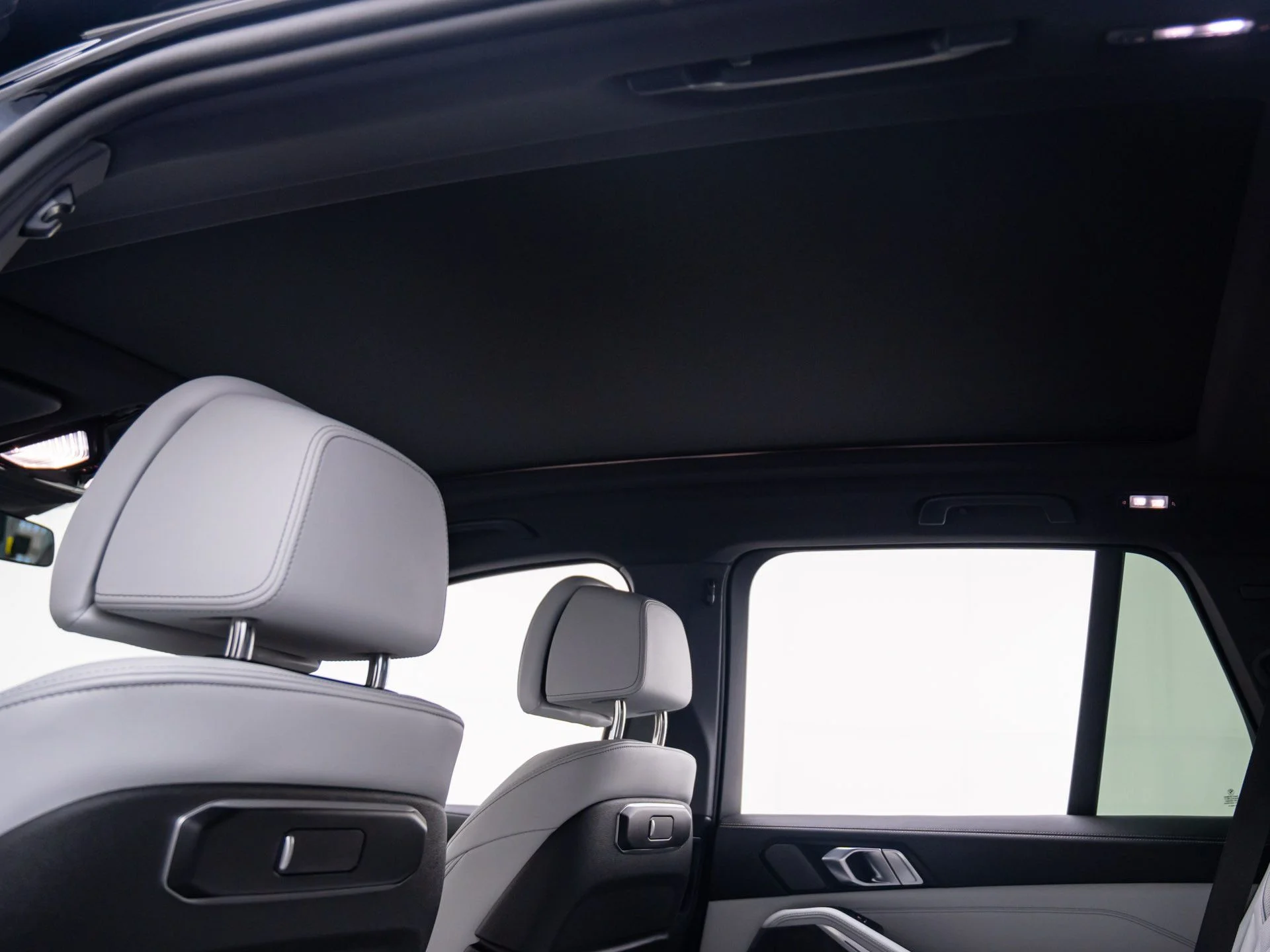 New 2026 Black BMW xDrive50e image 19