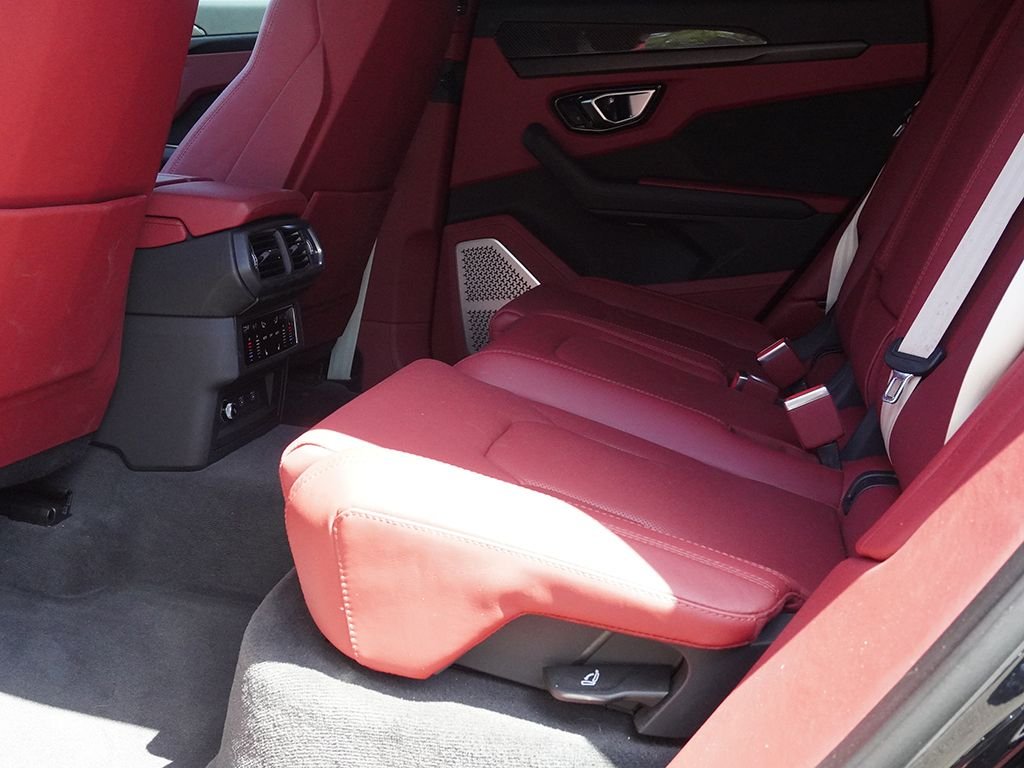 Used 2022 Black Lamborghini Base image 33