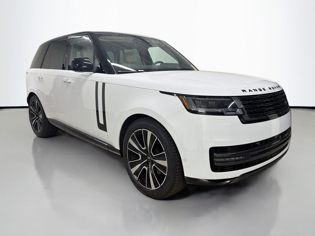 Used 2024 White Land Rover SE image 7