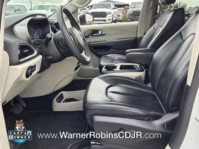 Used 2023 White Chrysler Touring L image 5