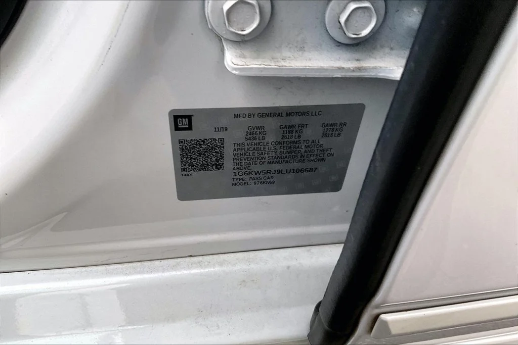 Used 2020 Crystal White Tri-Coat Cadillac Blackwing Twin image 33