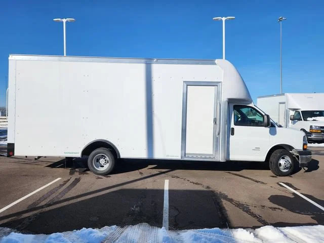 New 2026 Summit White Chevrolet 2WT image 9