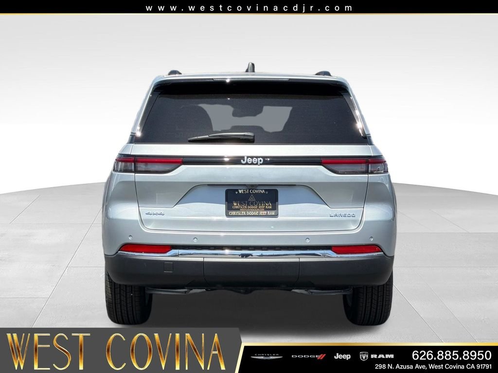 New 2026 Silver Zynith Exterior Paint Jeep Laredo X image 5