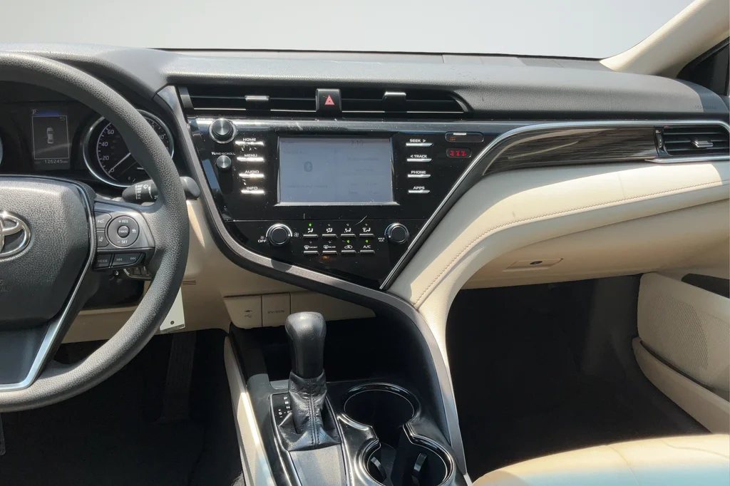 Used 2018 Red Toyota LE image 16