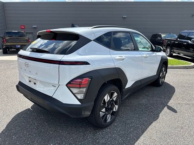 Used 2024 White Hyundai SEL image 7