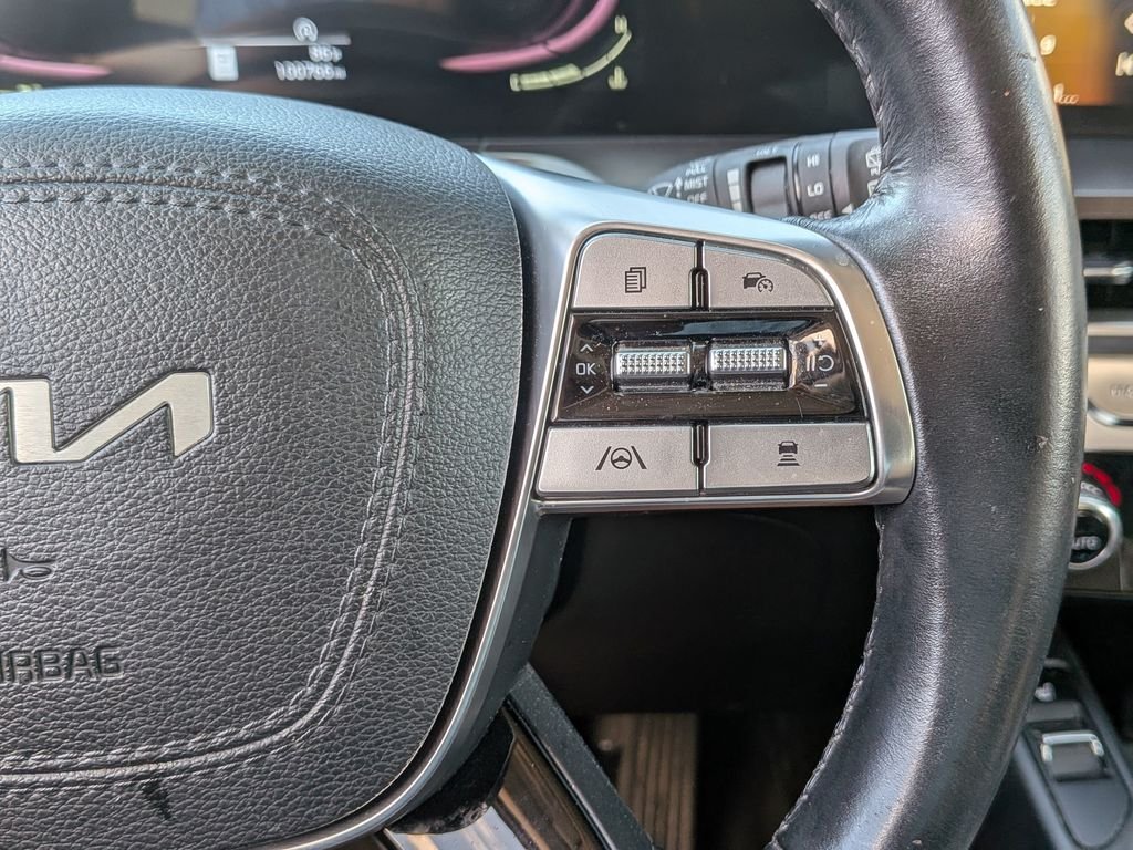 Used 2023 Silver Kia S image 19
