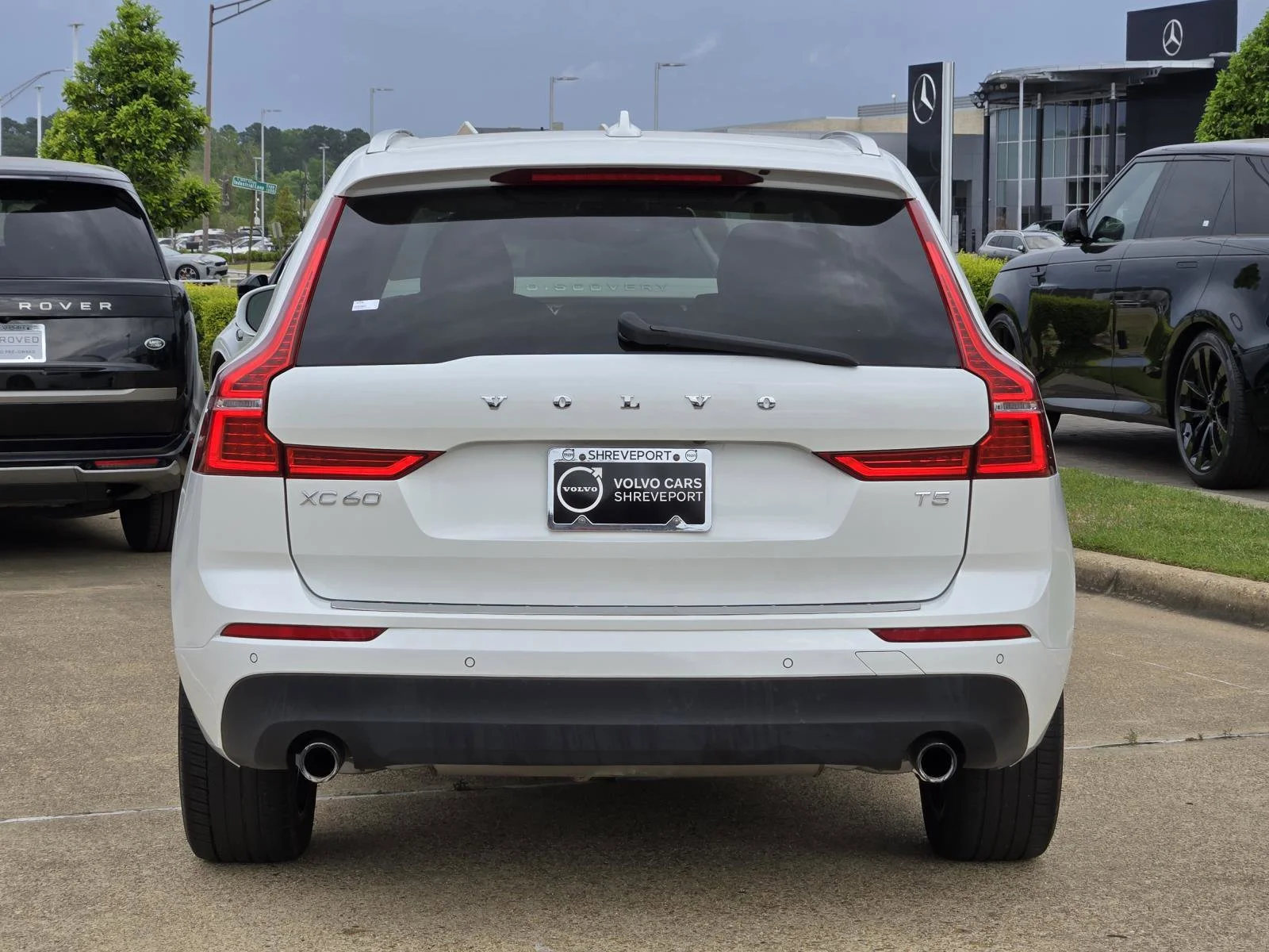 Used 2020 Crystal White Volvo Momentum image 5