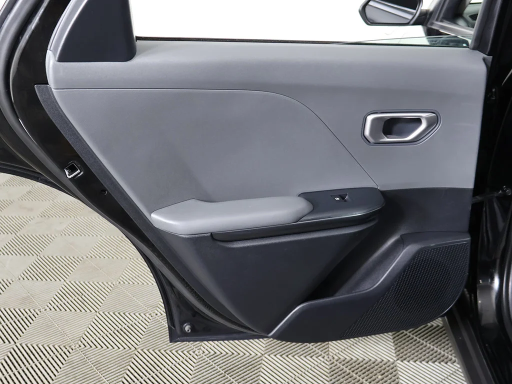 Used 2025 Black Kia LXS image 22