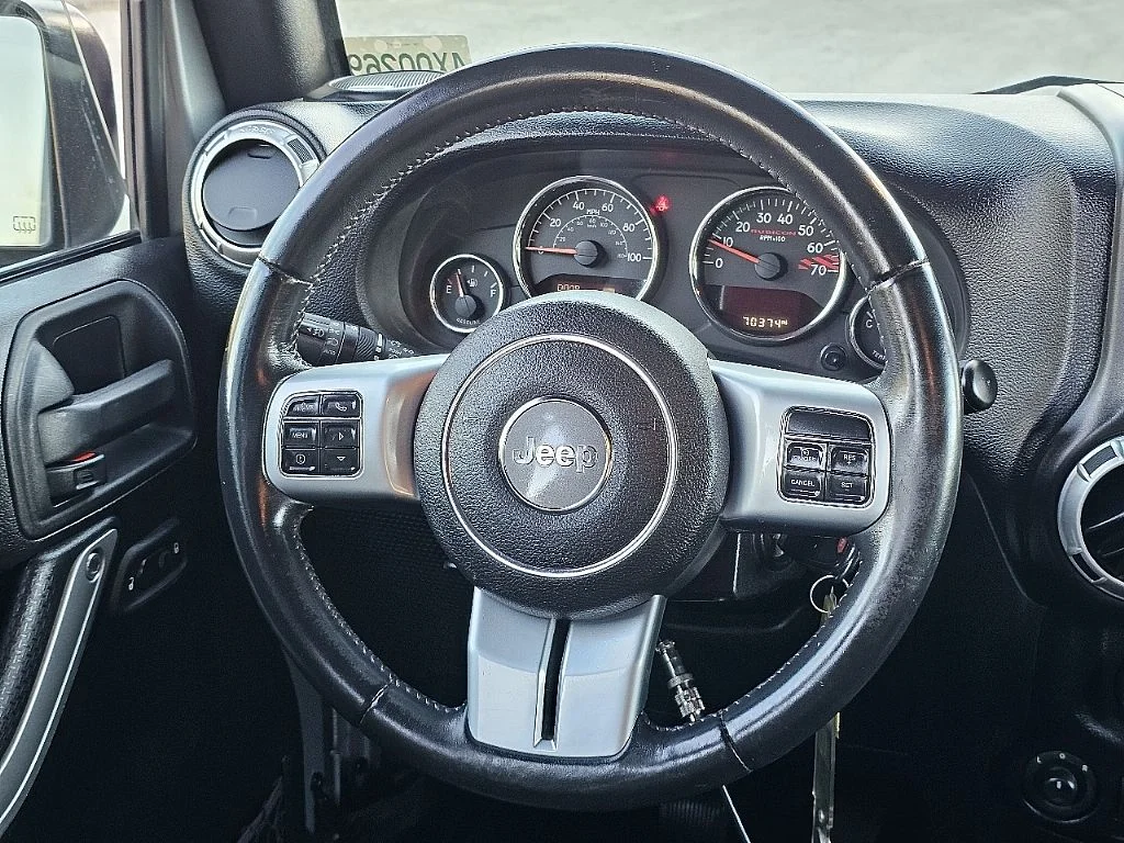 Used 2015 Silver Jeep Unlimited Rubicon image 34