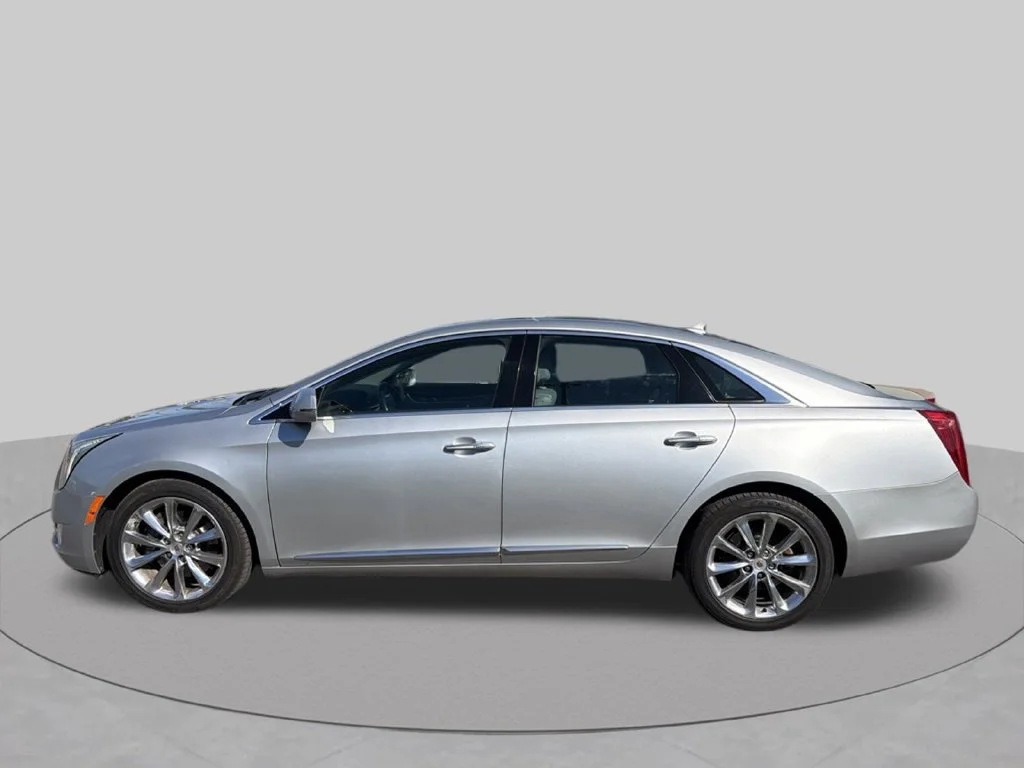 Used 2013 Radiant Silver Metallic Cadillac Luxury image 9