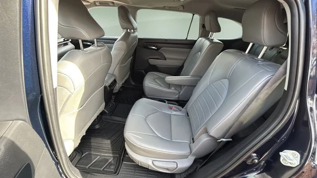 Used 2023  Toyota XLE image 20