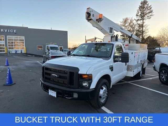 Used 2008 White Ford BUCKET TRUCK image 3