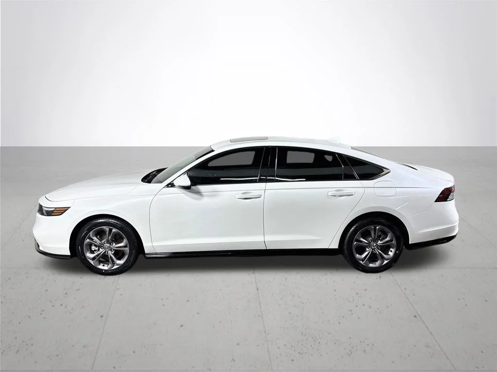 Used 2024 White Honda EX-L image 9